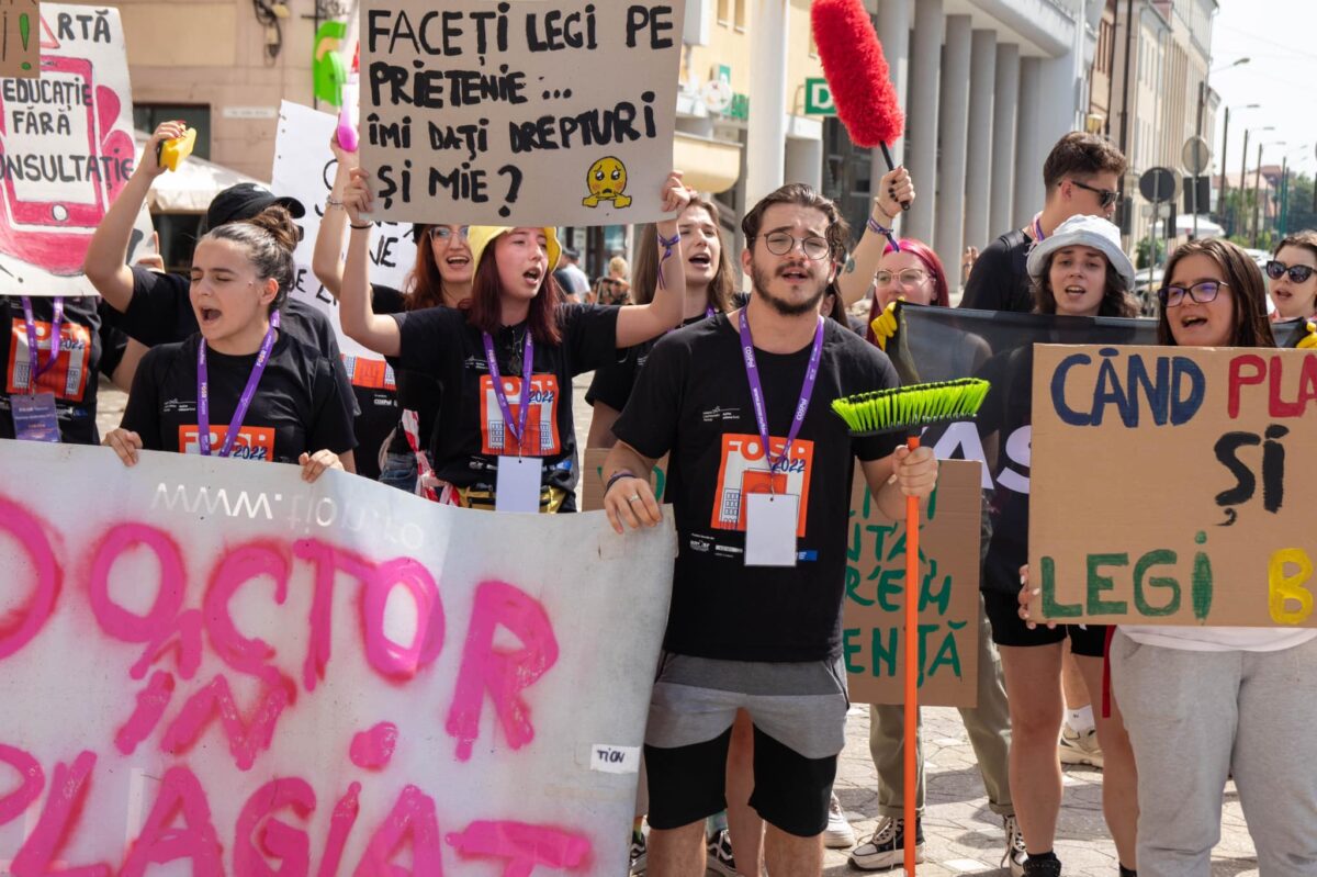 membrii ai asociației studenților în psihologie sibiu protestează la timișoara pentru câștigarea mai multor drepturi