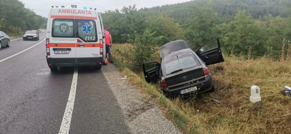 accident la ieșire din slimnic - mașina a ajuns în șanț