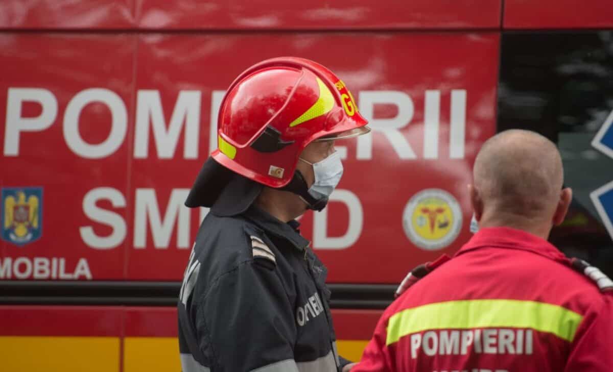 Incendiu la Brateiu din cauza unui coș de fum - Două case afectate