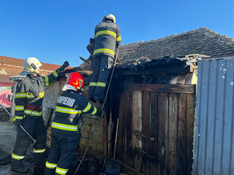 Magazie din Sibiu, în flăcări - ISU: „Incendiul a fost cauzat de căldura solară”