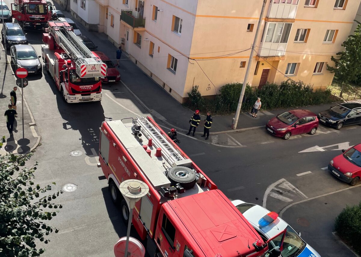 Incendiu într-un apartament din Vasile Aaron din cauza unei oale cu mâncare uitată pe foc