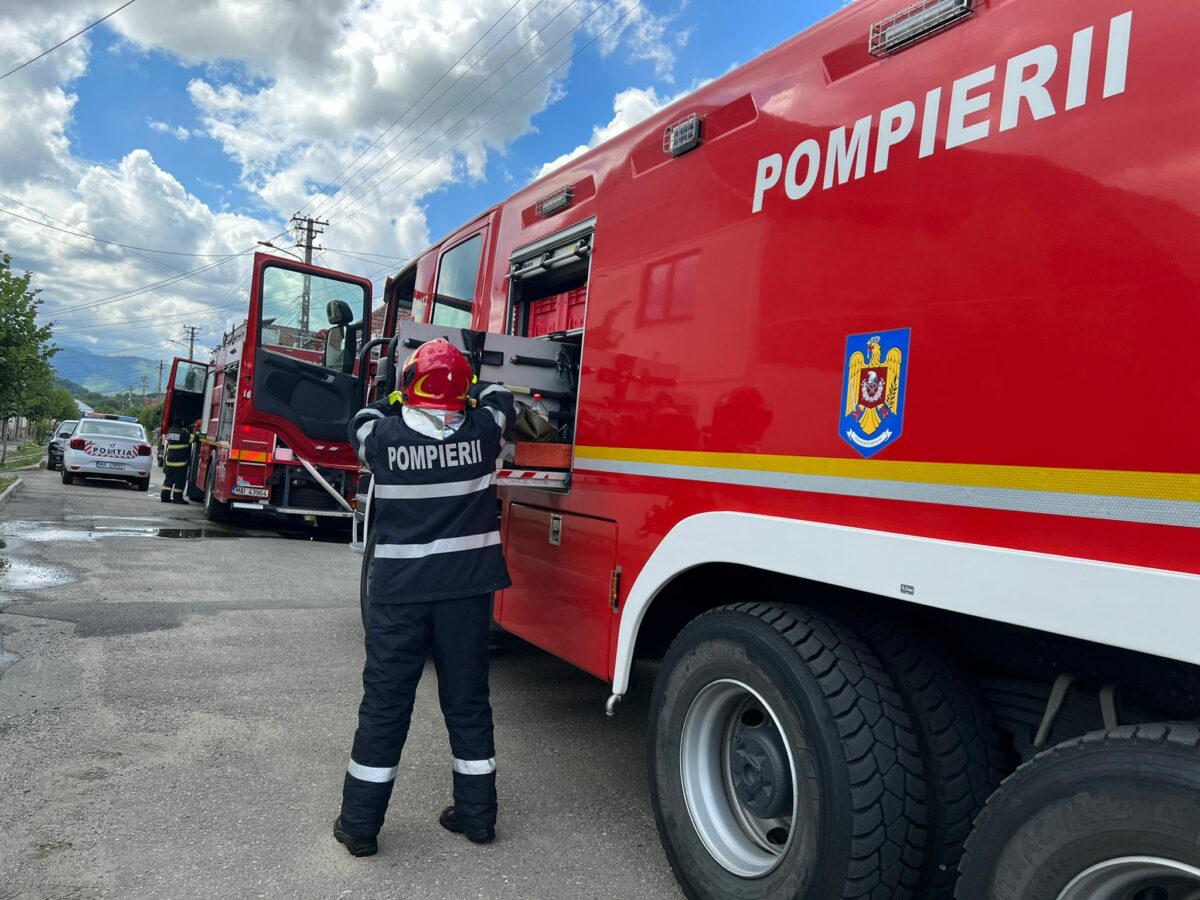 Incendiu în Țiglari - Au luat foc două tomberoane