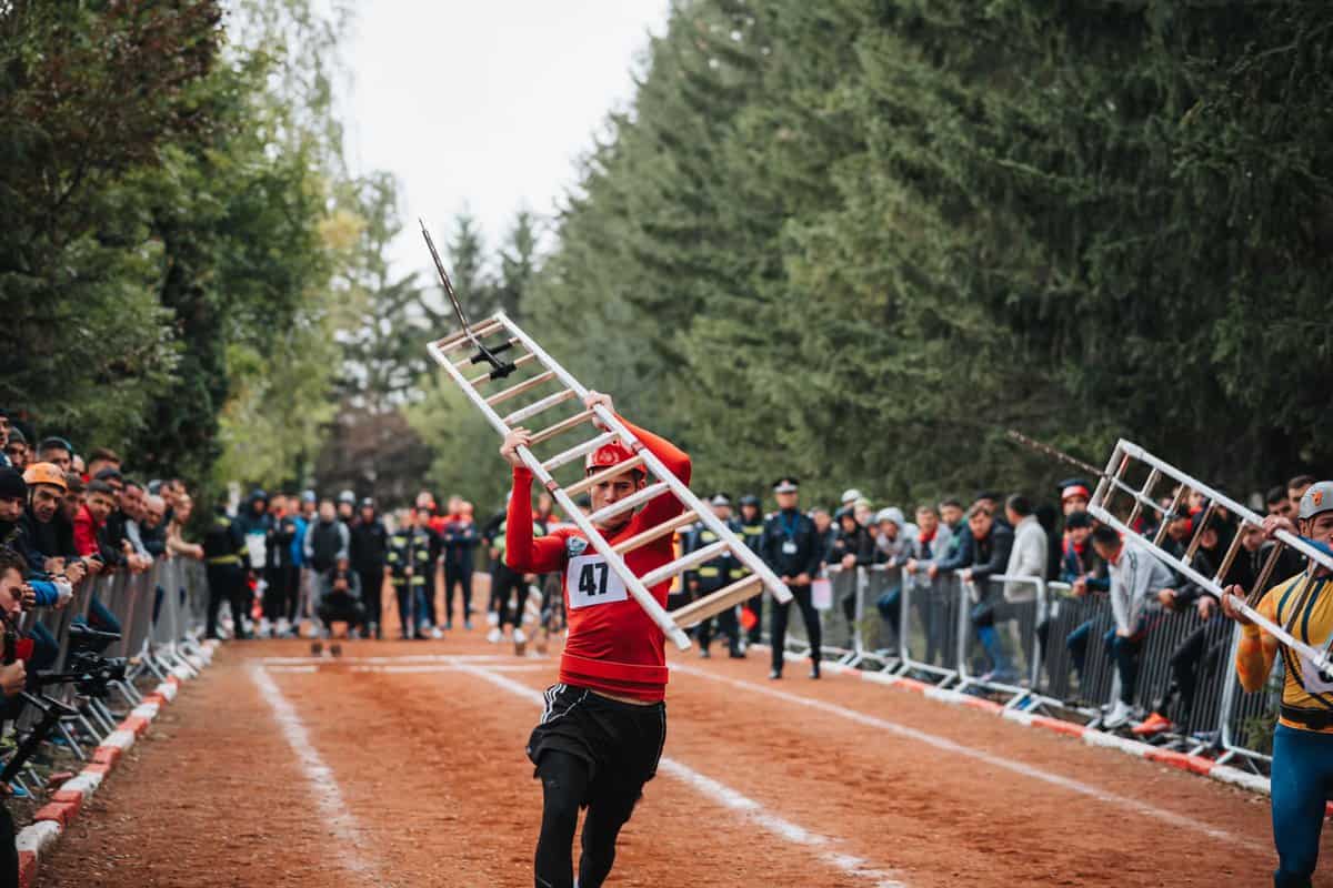 FOTO Cei mai buni pompieri din România se întrec la Sibiu