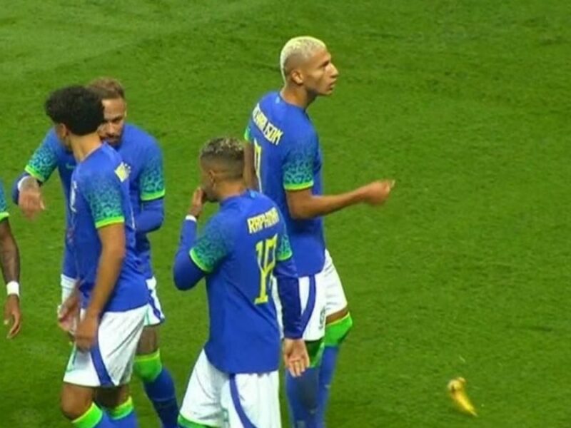 video fotbaliștii brazilieni atacați cu banane la paris - au bătut selecționata tunisiei cu 5-1