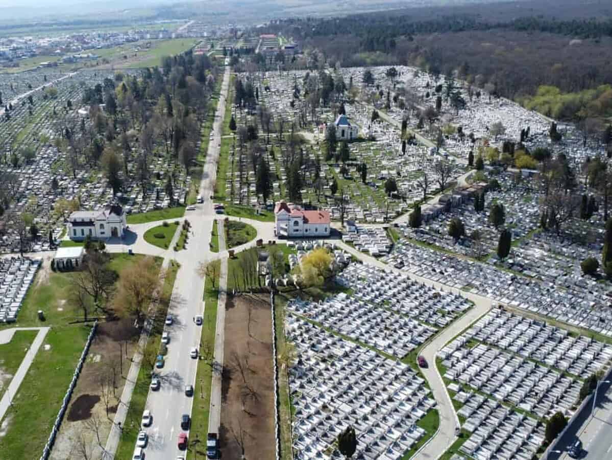 programul de florii și paște la cimitirul municipal sibiu. mașinile au acces gratuit în anumite zile