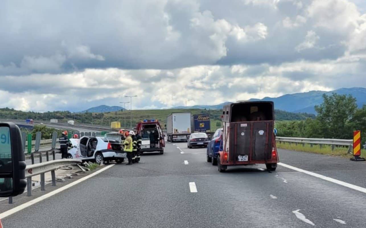 update: accident pe autostrada a1 la săcel - un șofer a murit - a intrat cu mașina în parapet