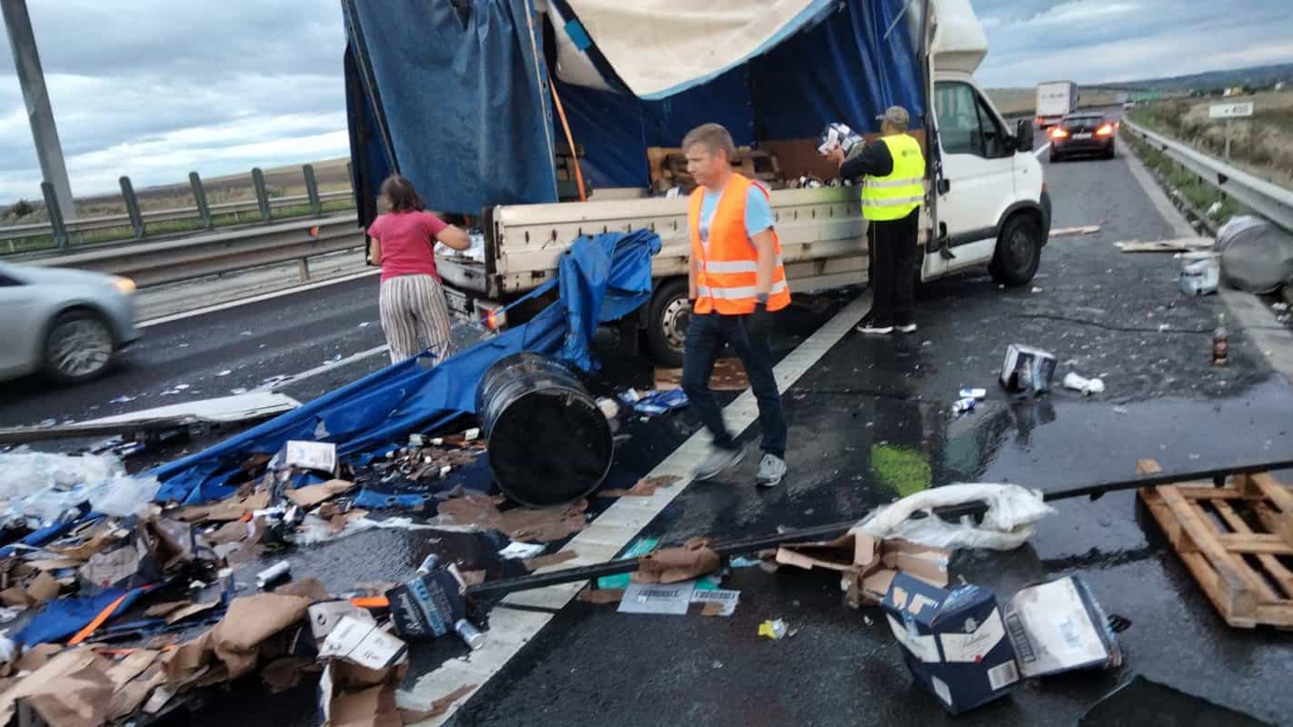 accident pe autostradă în zona aeroportului din sibiu - un șofer a adormit la volan