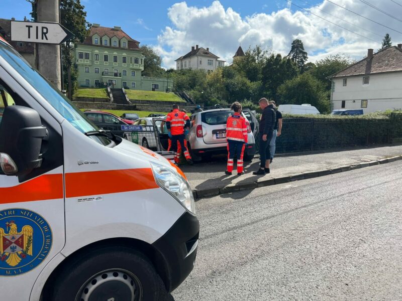 carambol cu patru mașini pe strada cristian din sibiu - doi oameni sunt răniți