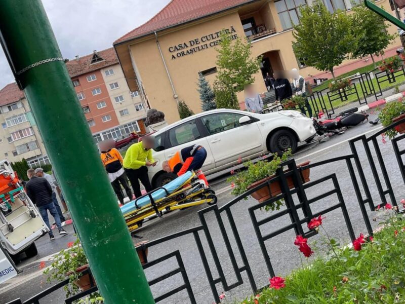 accident în fața casei de cultură din cisnădie - mopedist lovit de o mașină