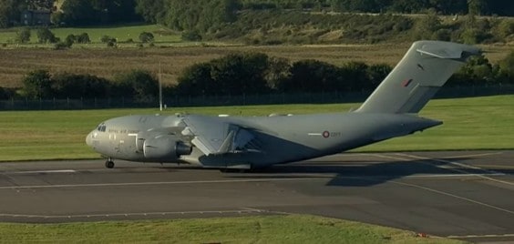 sicriul reginei elisabeta a doua dus cu avionul la londra - a fost cel mai urmărit zbor din istorie