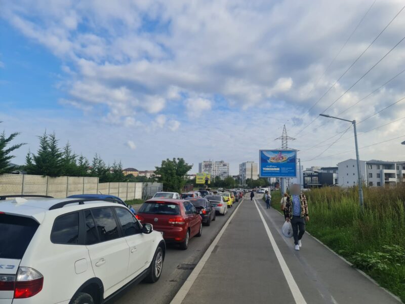 foto: trafic infernal pe calea cisnădiei în prima zi de școală - șoferii au circulat bară la bară