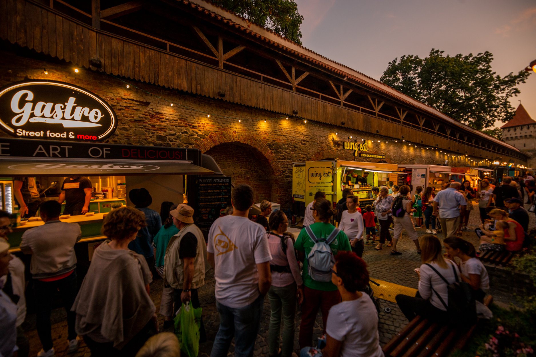 începe cel mai cunoscut street food festival din sibiu - zeci de food truck-uri vă dau întâlnire la ”foodie” pe strada cetății - distracție pe cinste și pentru copii