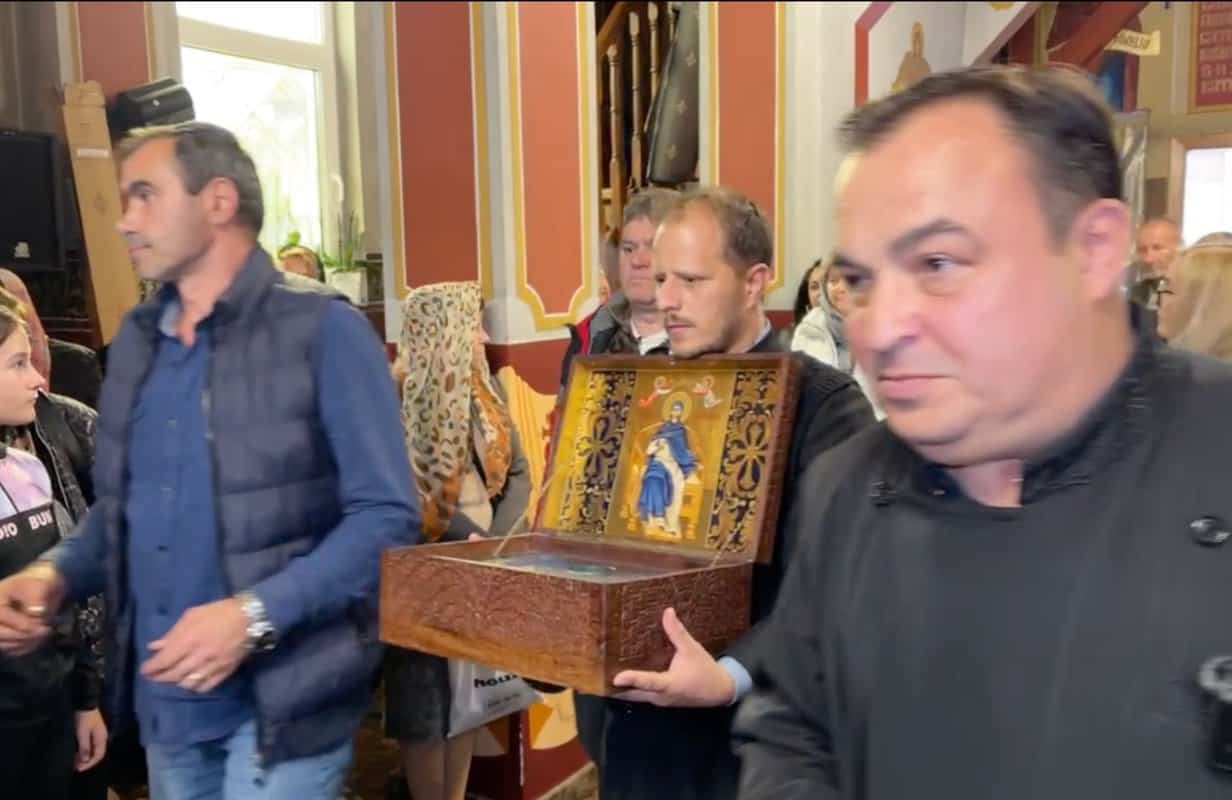 Icoana făcătoare de minuni a Maicii Domnului din Iviron a ajuns la Sibiu - „O icoană din care a izvorât mir”