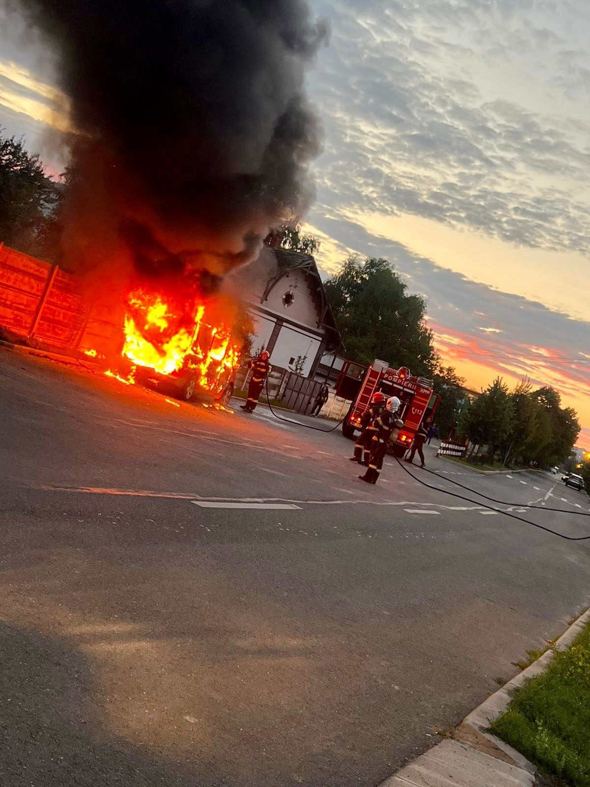 incendiu auto pe o stradă din sibiu - focul, pus intenționat