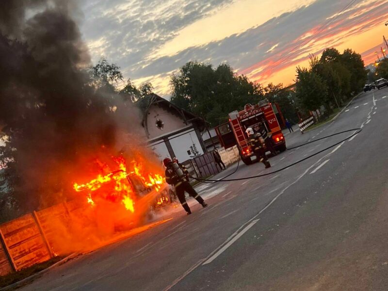 incendiu auto pe o stradă din sibiu - focul, pus intenționat