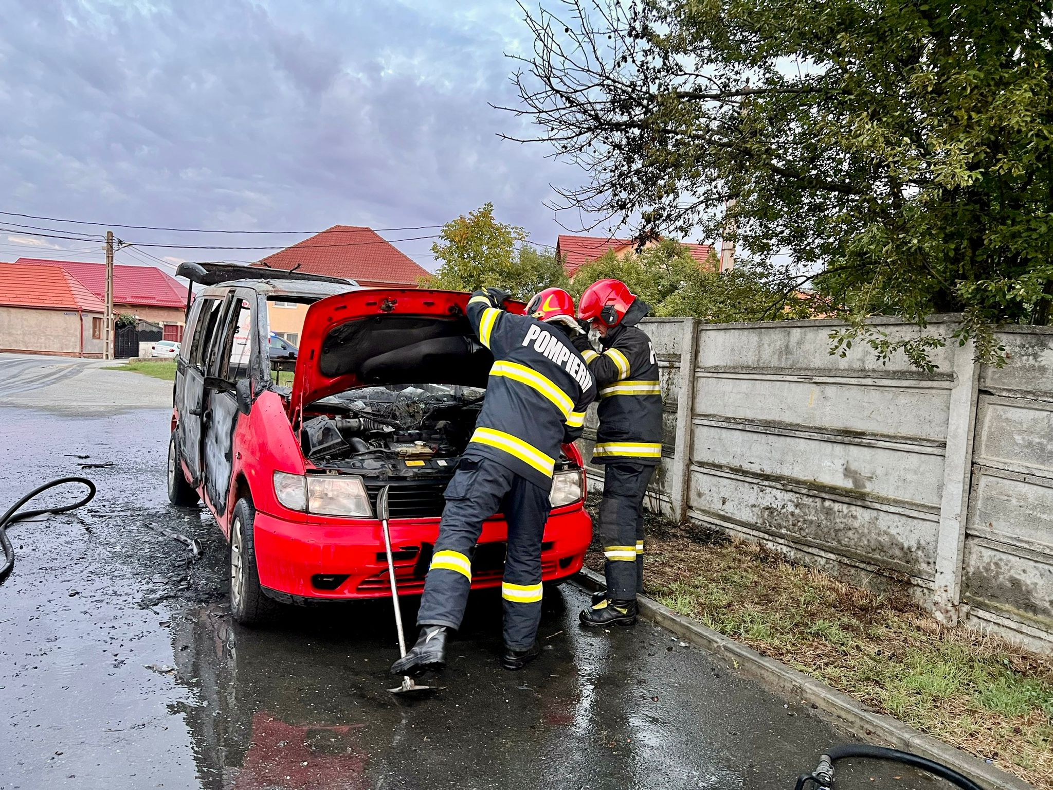 incendiu auto pe o stradă din sibiu - focul, pus intenționat