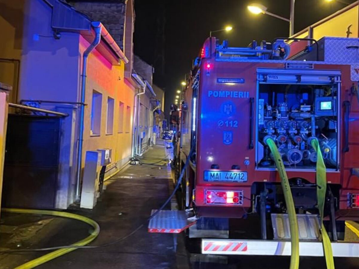 incendiu în hamba - scurtcircuit la un radio uitat în priză