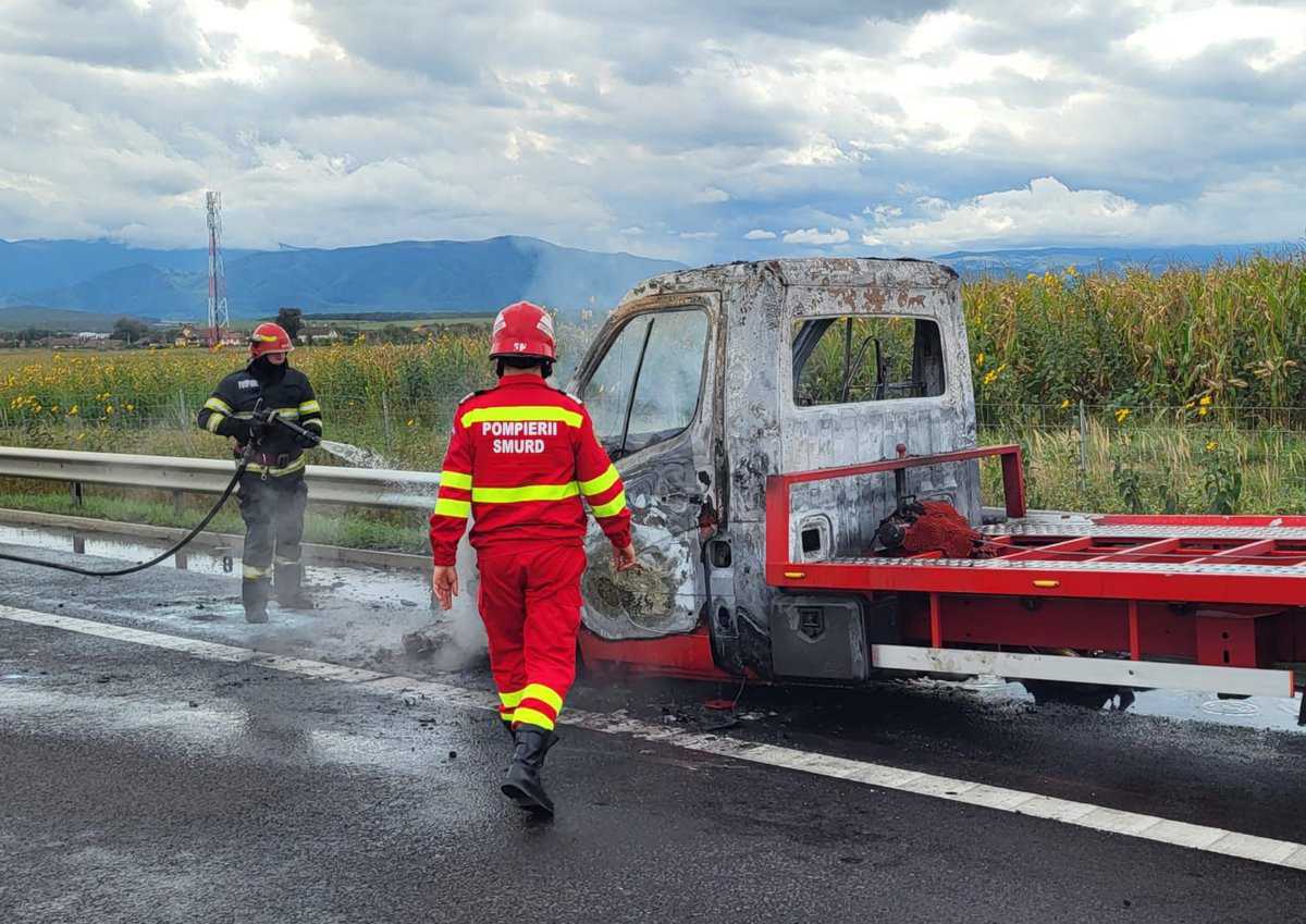 foto: incendiu pe autostradă la veștem - a luat foc o autoutilitară