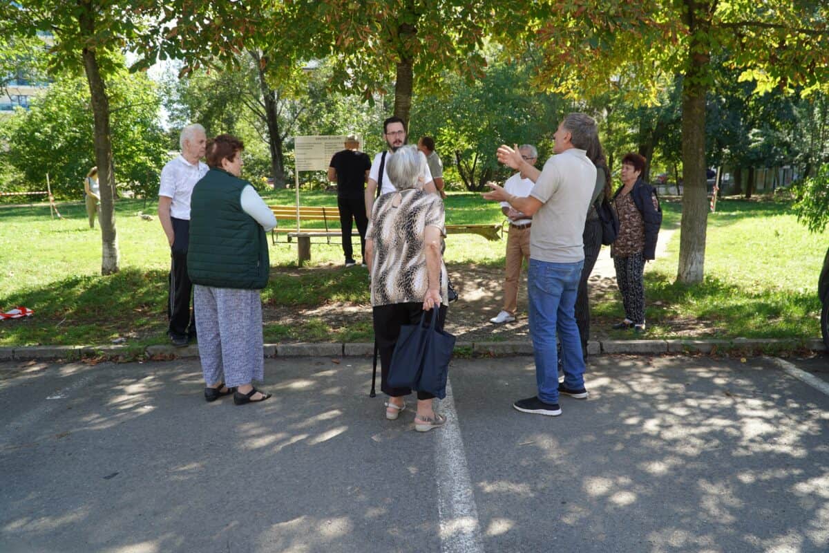 video protest împotriva locului de joacă pentru câini din parcul valea săpunului - „nu se poate să ies cu copilul direct în țarcul de câini”