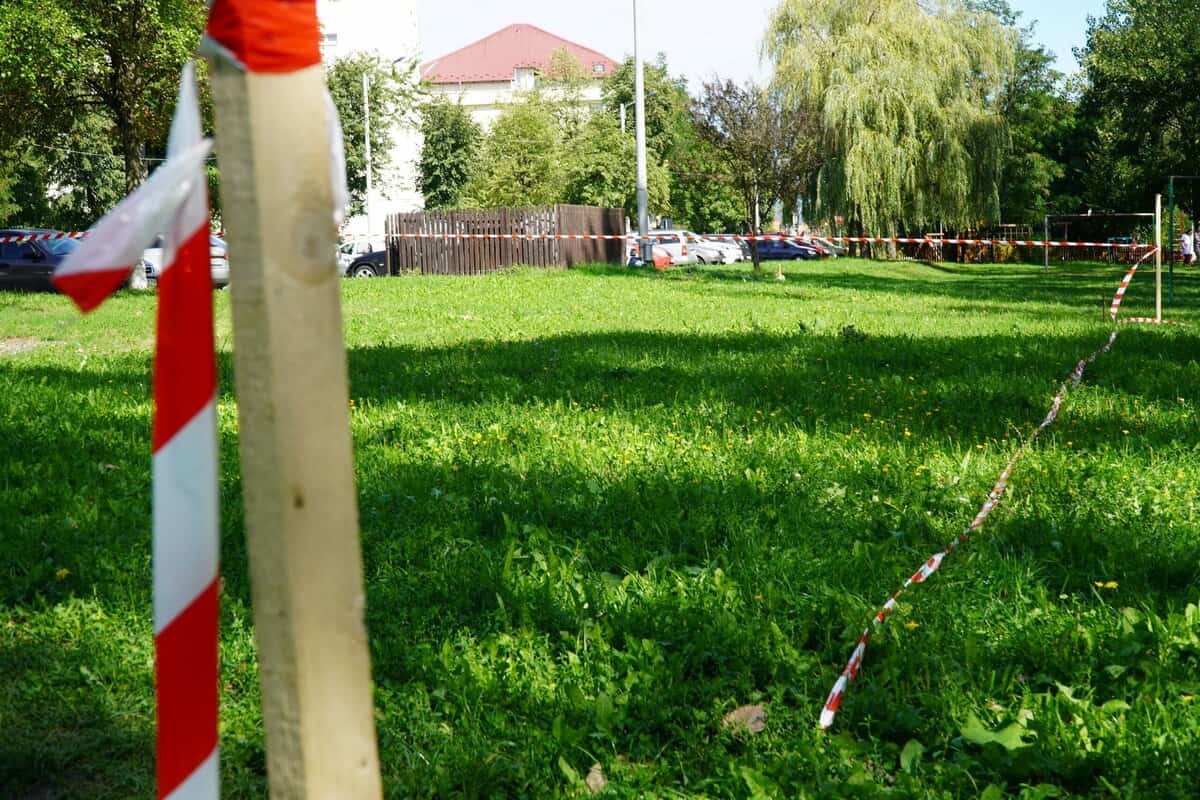 video protest împotriva locului de joacă pentru câini din parcul valea săpunului - „nu se poate să ies cu copilul direct în țarcul de câini”