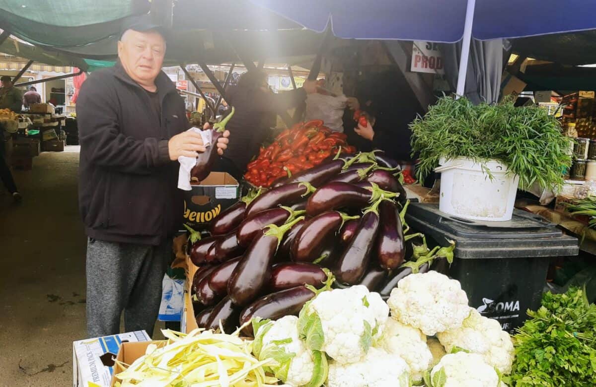 video foto sezonul murăturilor - prețuri în piața cibin - oferta e bogată, dar cumpărătorii sunt cumpătați