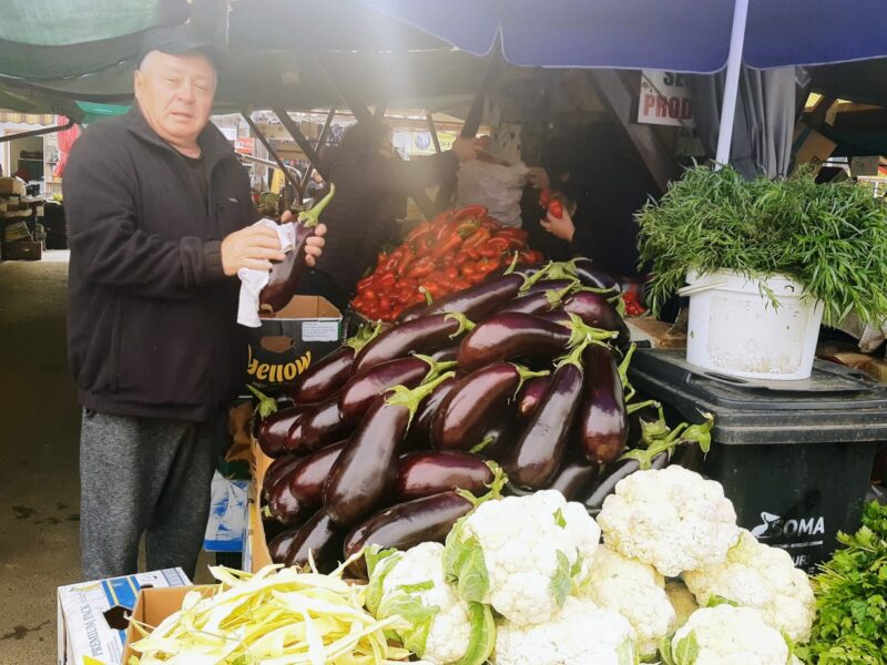 video foto sezonul murăturilor - prețuri în piața cibin - oferta e bogată, dar cumpărătorii sunt cumpătați