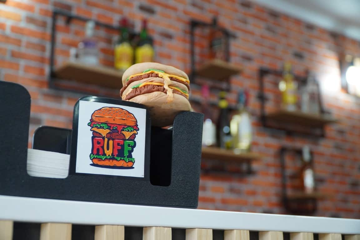 ruff burger se mută pe strada oituz - burgeri gratis în ziua deschiderii - vineri, 16 septembrie de la 16.00 la 17.00