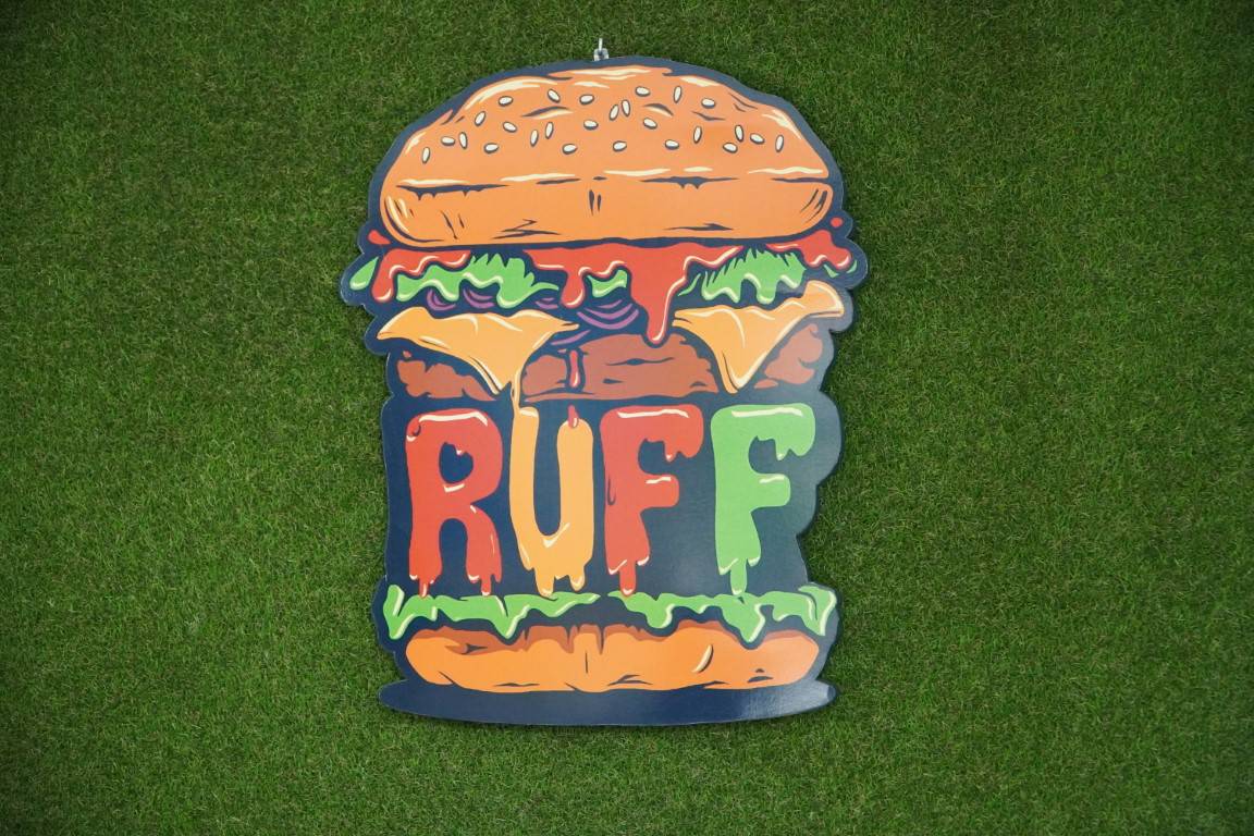 ruff burger se mută pe strada oituz - burgeri gratis în ziua deschiderii - vineri, 16 septembrie de la 16.00 la 17.00