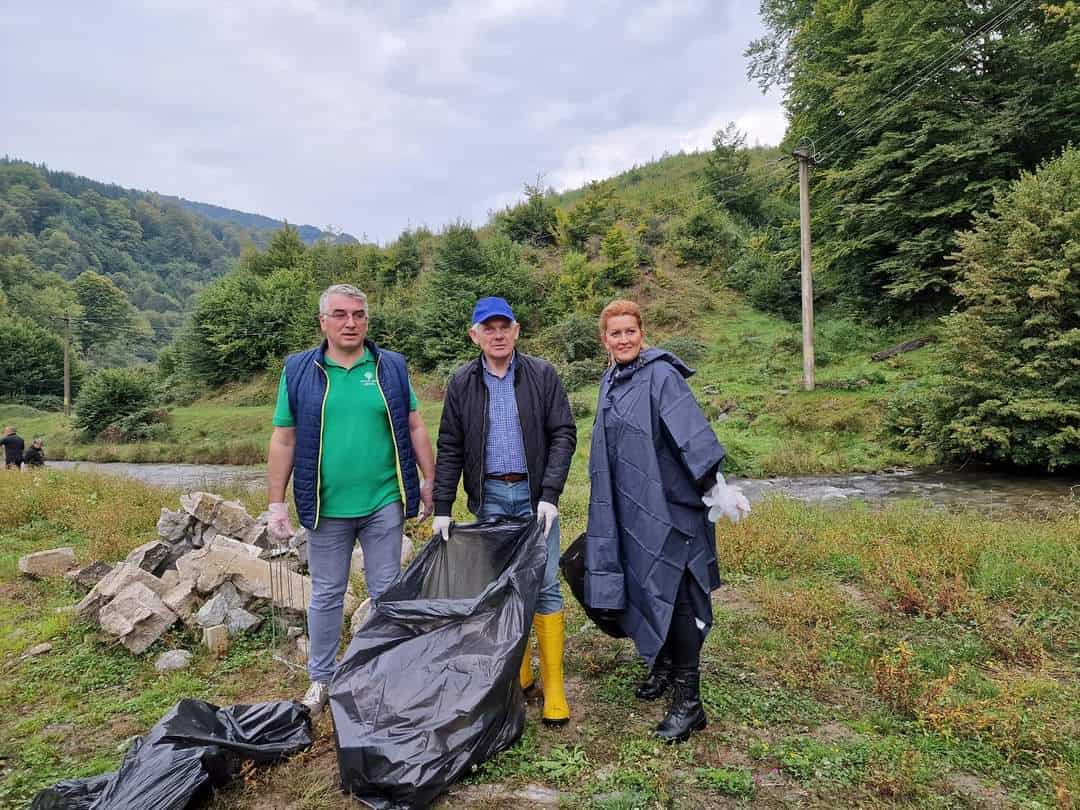 foto: sibienii prezenți la ziua națională a muntelui: „mulțumesc tuturor celor care s-au alăturat inițiativei noastre"