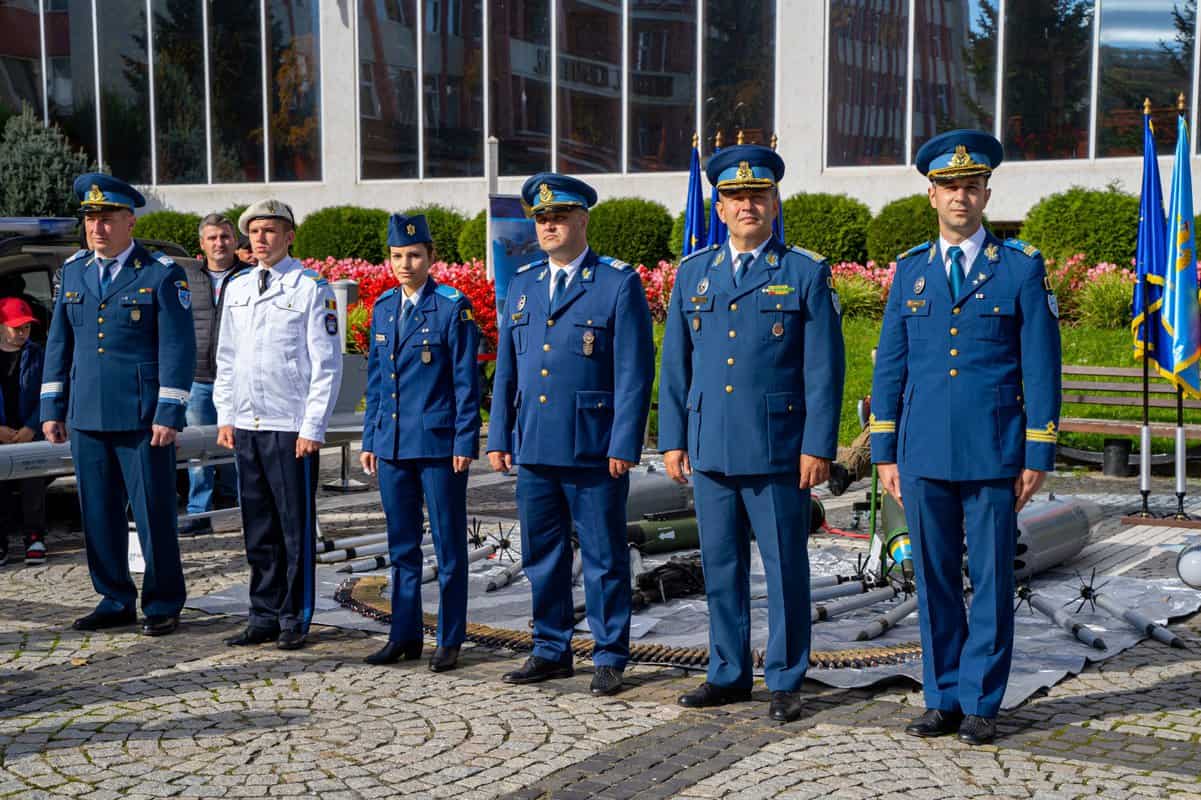 foto ziua armatei româniei în școli la mediaș