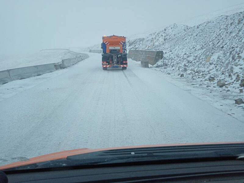 un șofer din bucurești a intrat pe transalpina, deși era închisă. a rămas fără permis și a fost amendat