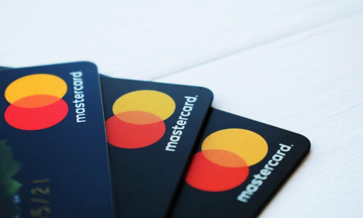 Mastercard va permite tranzacționarea de criptomonede