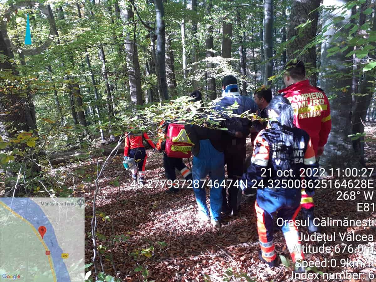 FOTO: Bărbat rănit în pădure la Călimănești. L-a lovit un copac în cap