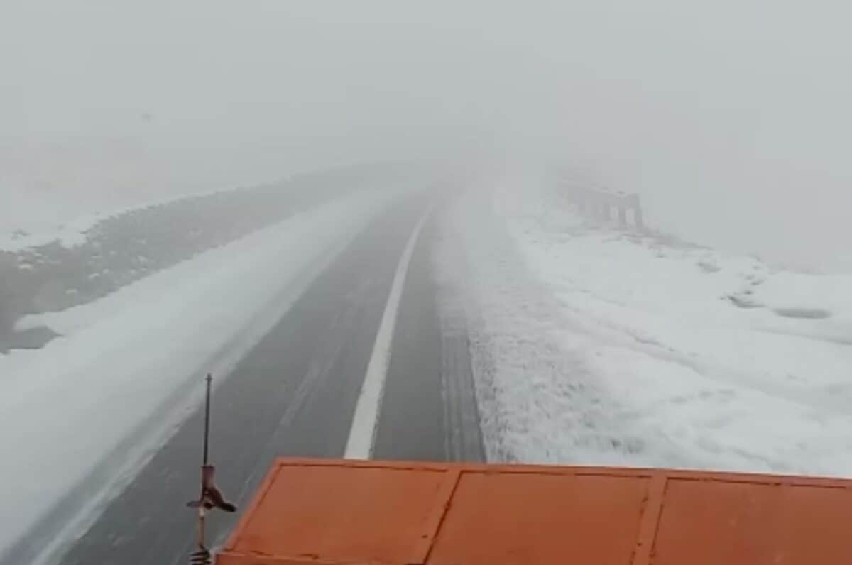 Ninge abundent pe Transfăgărășan - Drumul nu se închide deocamdată