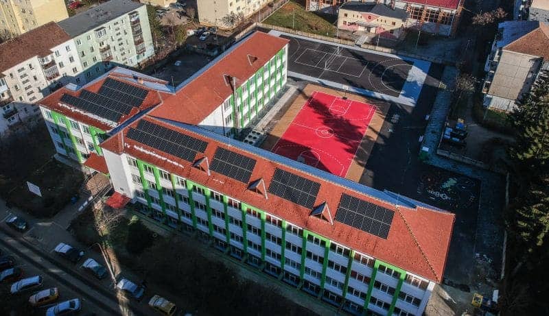 panouri fotovoltaice pe unsprezece clădiri publice din sibiu - valoarea investiției se ridică la 4,7 milioane de lei