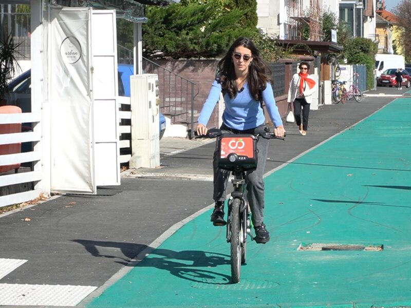 video borduri mult prea înalte la pista pentru biciclete de pe calea dumbrăvii - „trebuie să ne dăm jos ca să trecem”