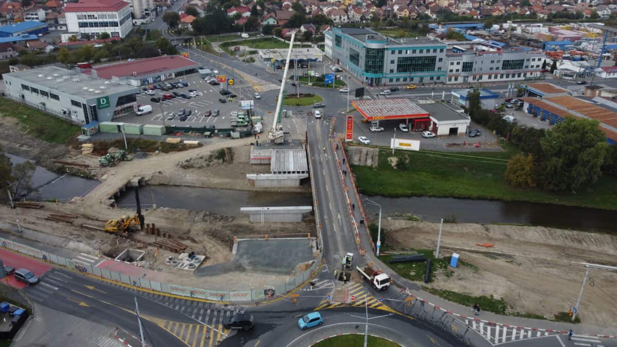 Podul peste Cibin de pe Șoseaua Alba Iulia s-ar putea redeschide mai rapid – Constructor: “Mai avem de lucru la rețeaua de apă”