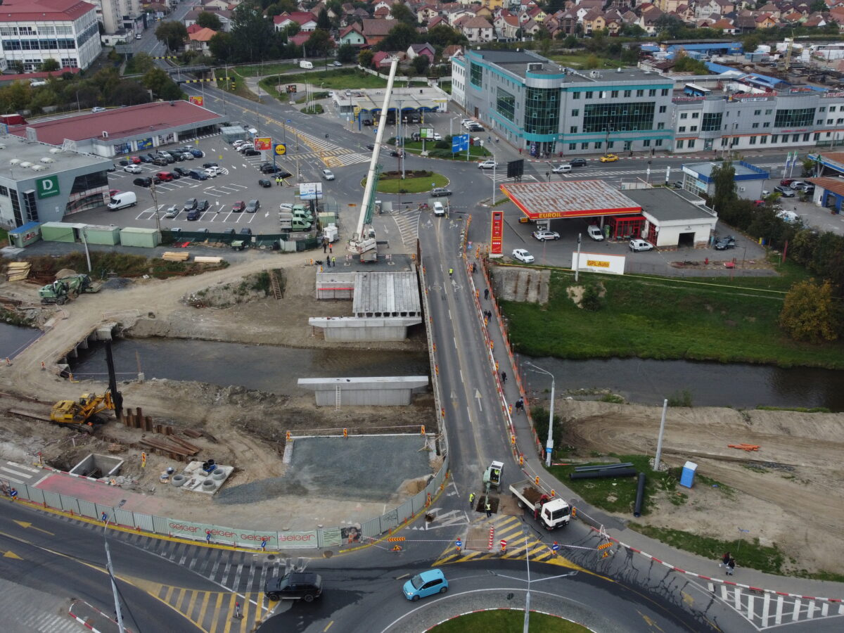 Podul peste Cibin de pe Șoseaua Alba Iulia s-ar putea redeschide mai rapid – Constructor: “Mai avem de lucru la rețeaua de apă”