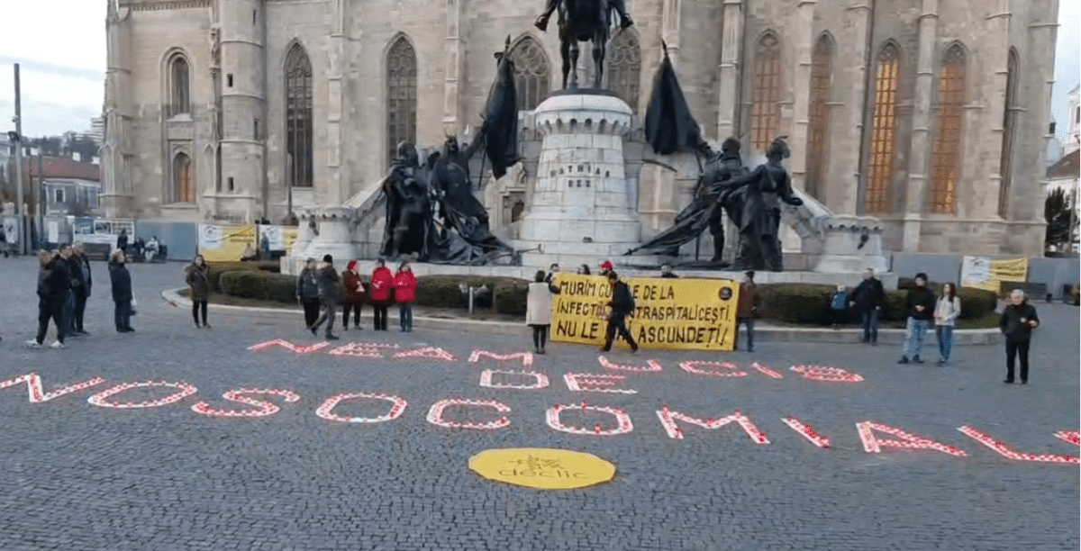 VIDEO Protest la Cluj după ce 4 bebeluşi au murit la maternitate din cauza infecţiilor intraspitaliceşti