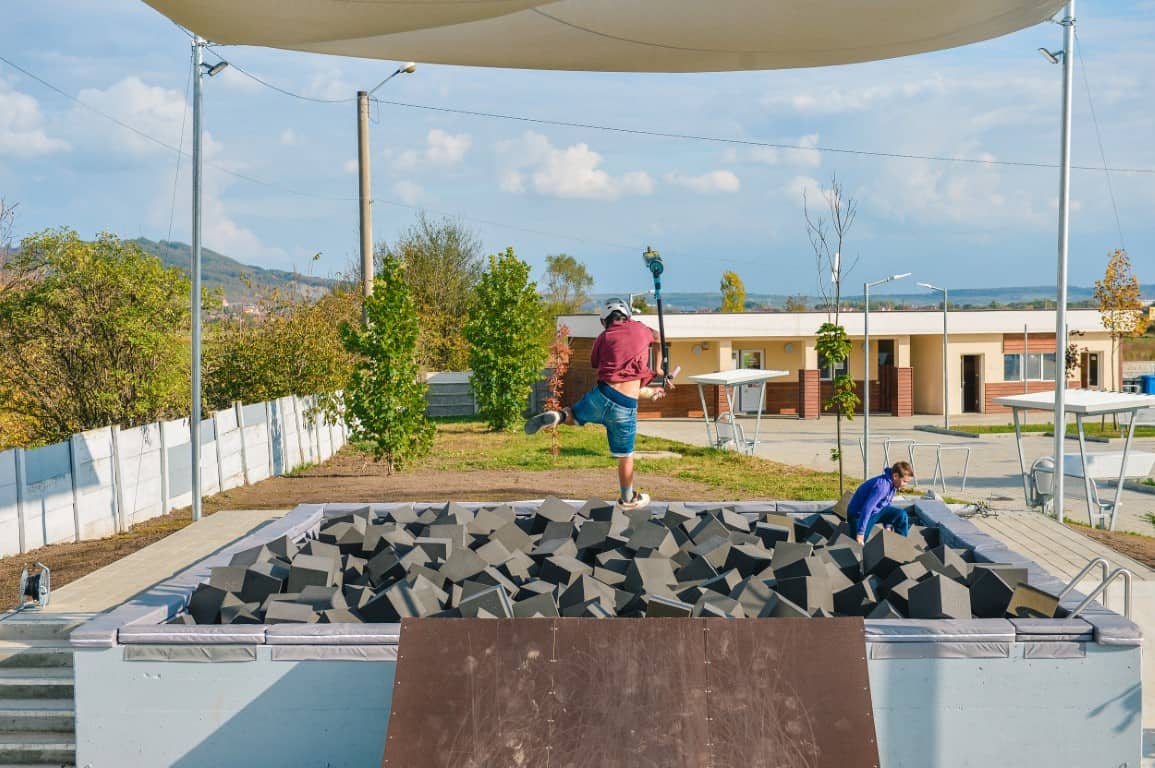 foam pit la sibiu - piscina cu burete a skate park-ului obor a fost finalizată