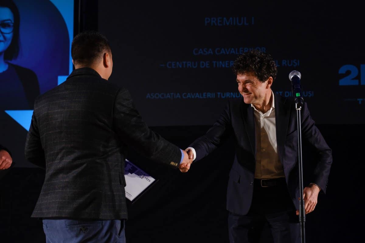 Sibieni premiați la Gala Națională a Societății Civile - Au transformat o clădire abandonată din Ruși într-un centru de tineret