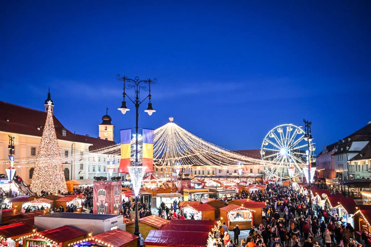 Evenimentele lunii noiembrie la Sibiu. Mergem la Târgul de Crăciun, la spectacole de teatru și în drumeții