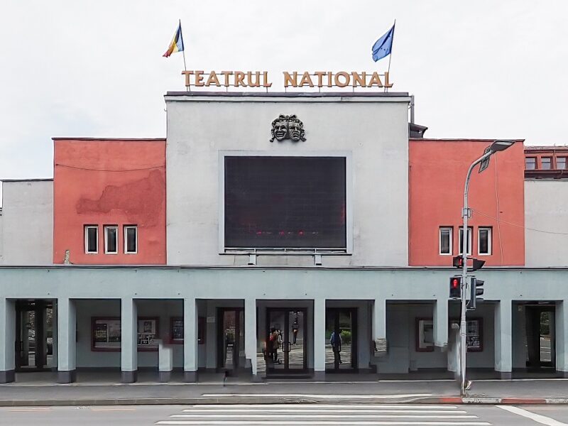 spectacol în premieră la teatrul radu stanca din sibiu, în regia lui eugen jebeleanu