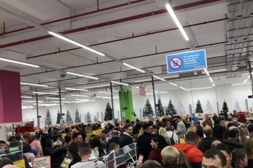 video: cozi imense la magazinul jumbo din sibiu - sibienii, în număr mare la cumpărături