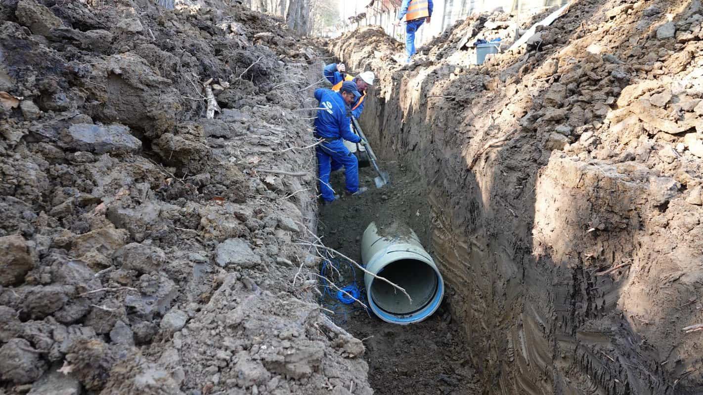 FOTO Au început lucrările de reabilitare ale conductei de apă Sadu - Sibiu