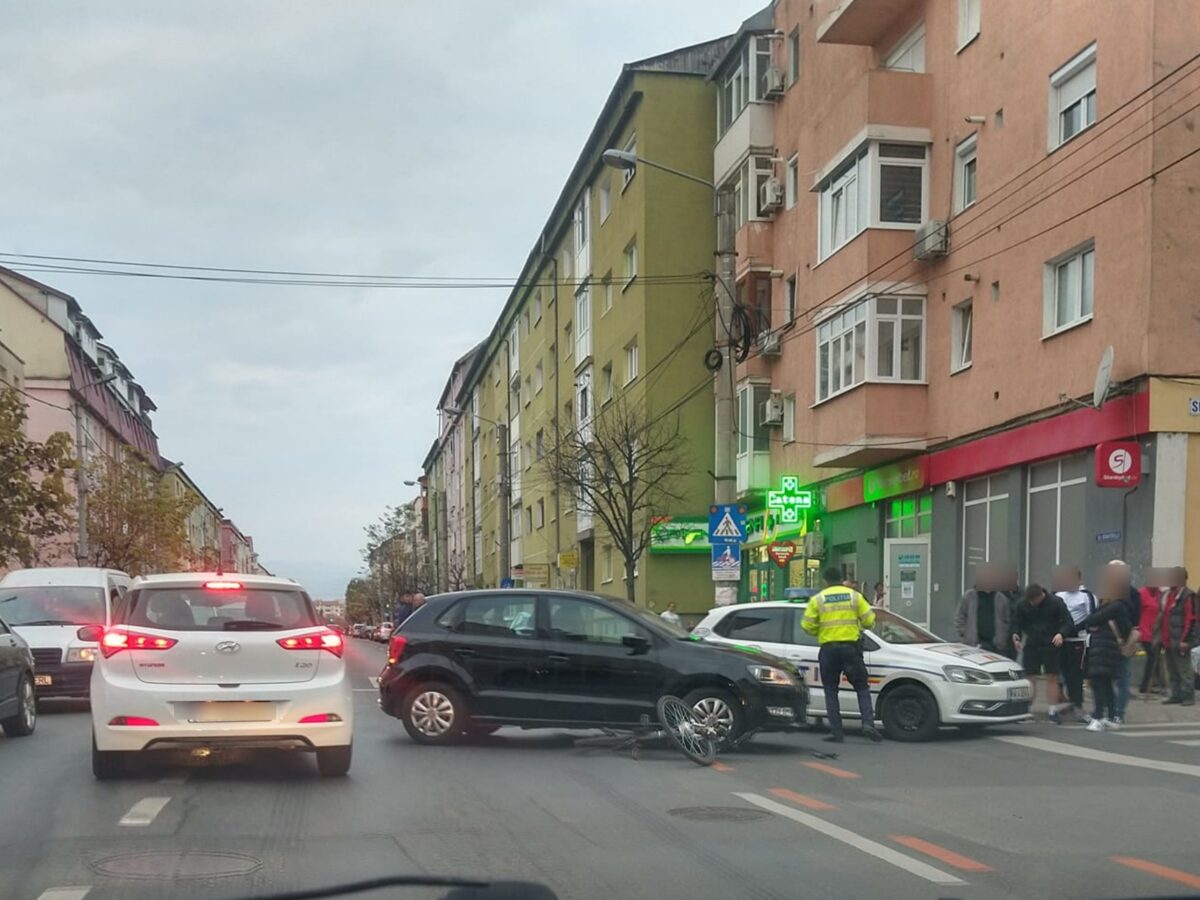 biciclist lovit de o mașină în vasile aaron - bărbatul a fost transportat la spital