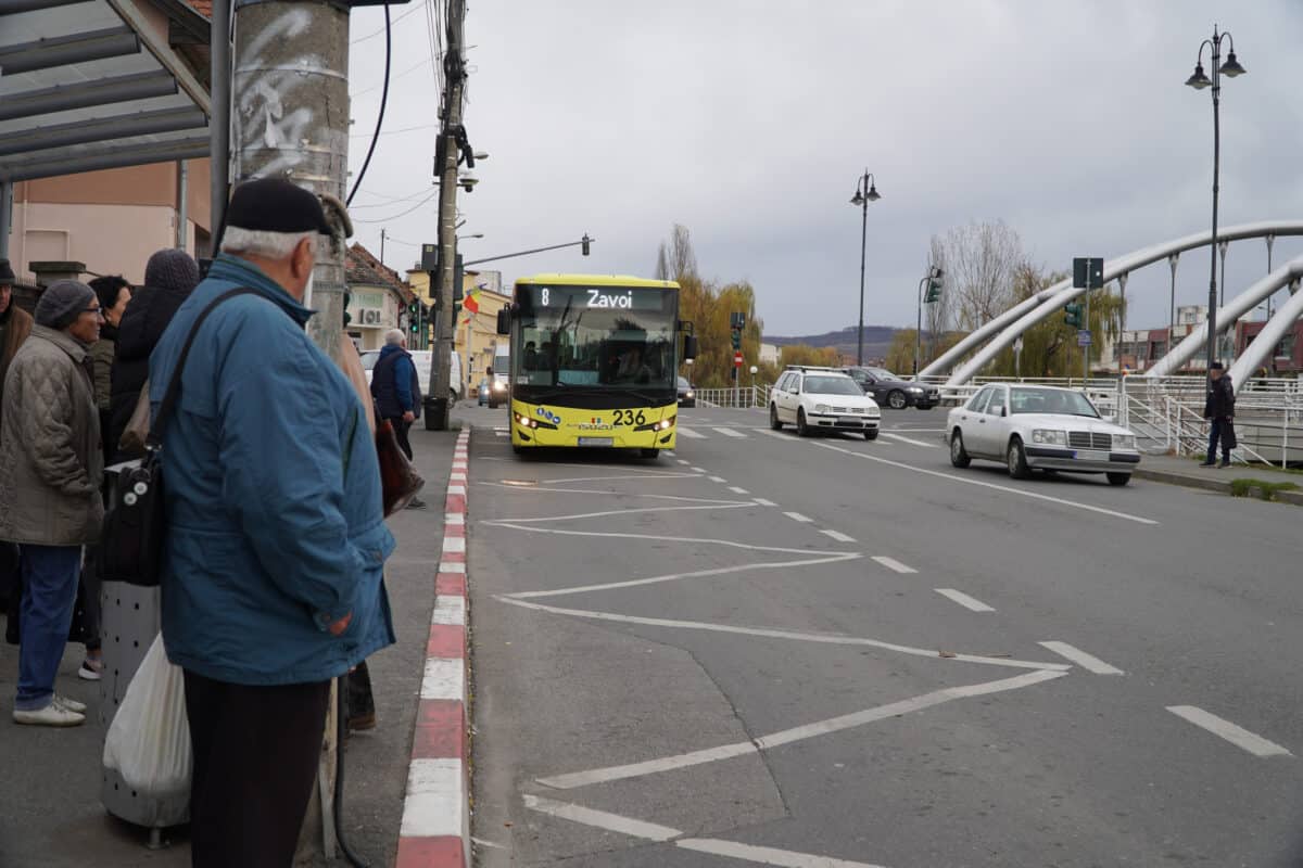 VIDEO - Autobuz gratis sau confortul mașinii personale? - Ce spun sibienii