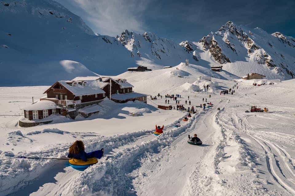 hotelul de gheaţă de la bâlea lac revine după doi ani de pauză - fiecare cameră va purta numele unei capitale europene