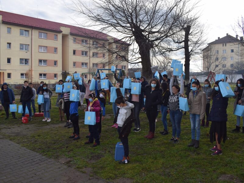 copiii din centrul de plasament de la turnu roșu vor primi cadouri - zeci de europarlamentari iau rolul lui moș crăciun