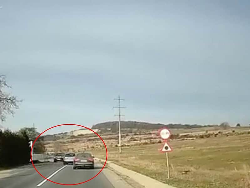 video: depășire periculoasă pe drumul spre agnita - un teribilist a fost la un pas de accident